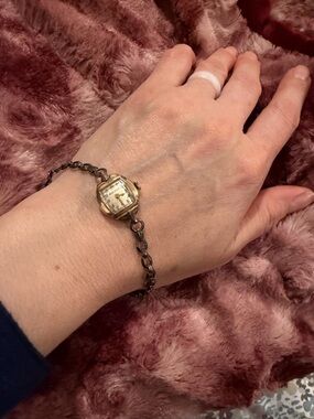 Vintage Gold-Tone Women’s Bracelet Watch Antique 11 /20 12K  Gold Filled watch